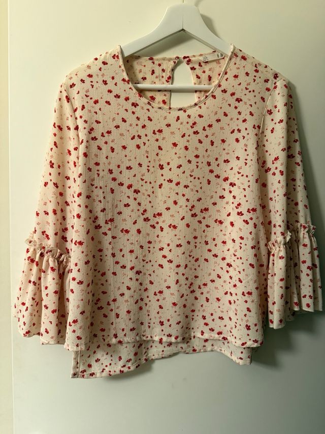 Blusa floral beige y roja