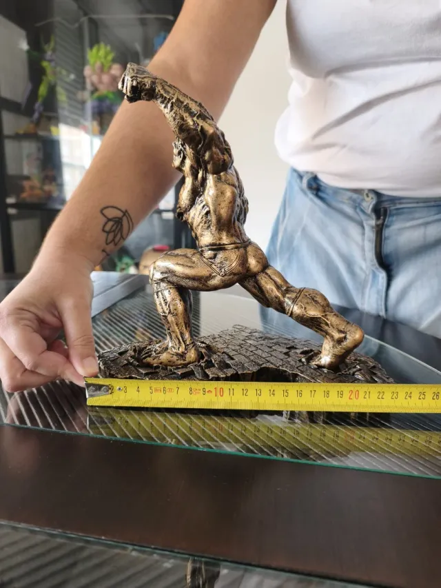 Figura Hulkbuster vs Hulk color Bronce