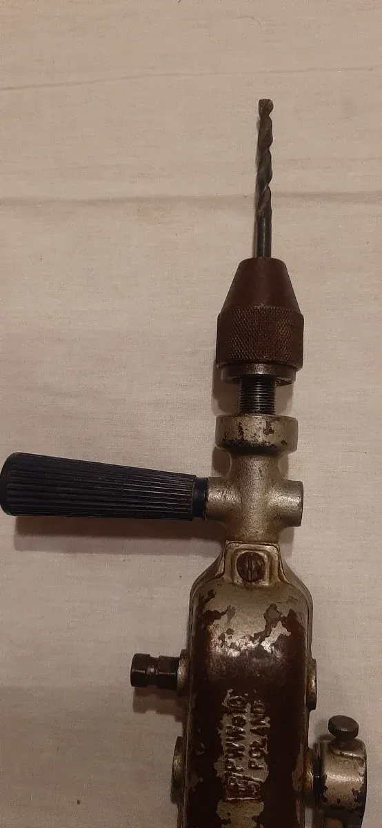 Taladro manual antiguo