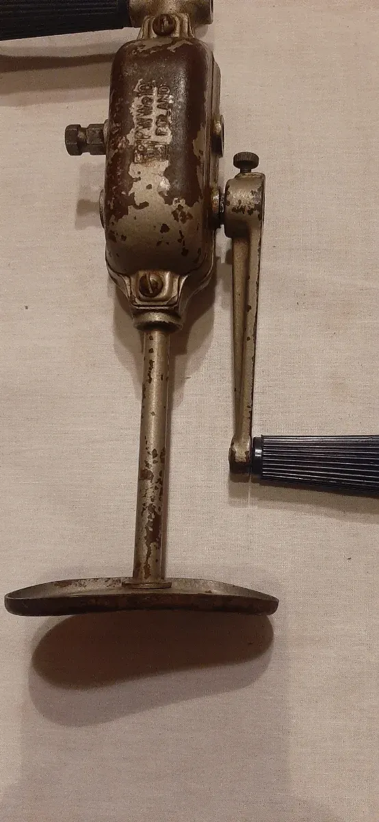 Taladro manual antiguo