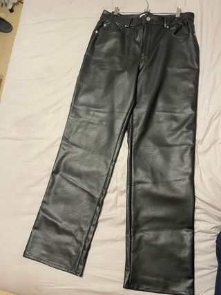 Pantalón ancho efecto piel negro