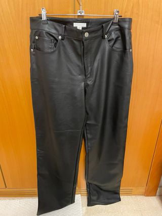 Pantalón ancho efecto piel negro