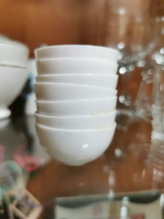 Tazas de porcelana para sake, hay 7