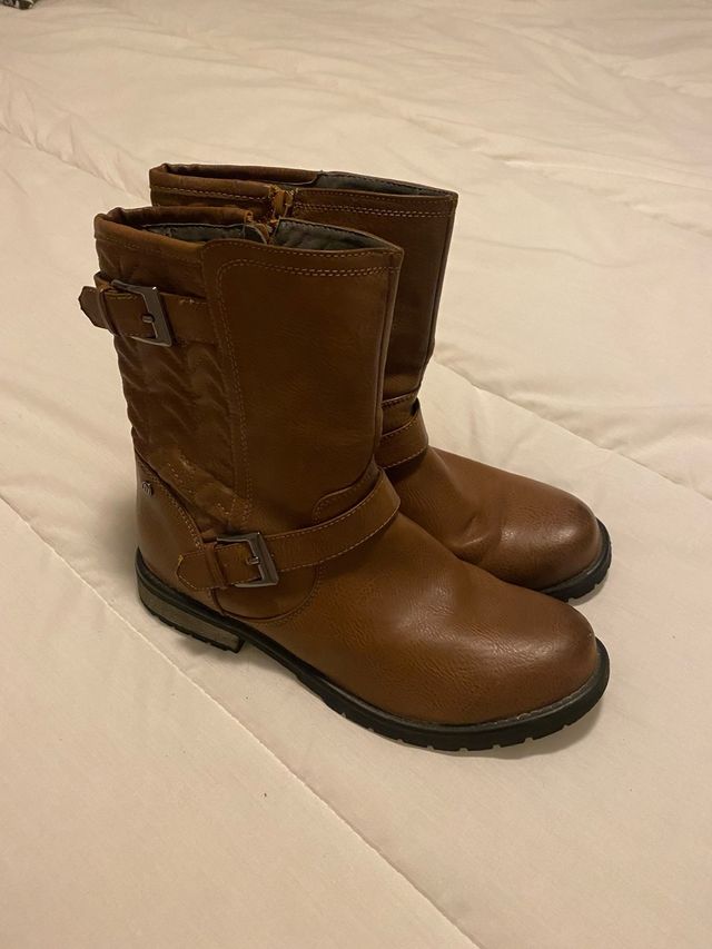 Botines marrones con hebillas