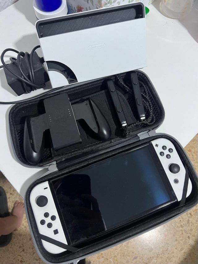 Nintendo Switch Gris/Blanco + 4 Juegos