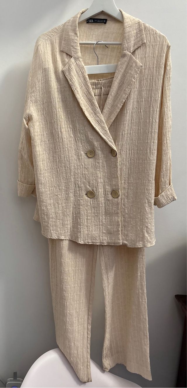 Traje pantalón Zara beige