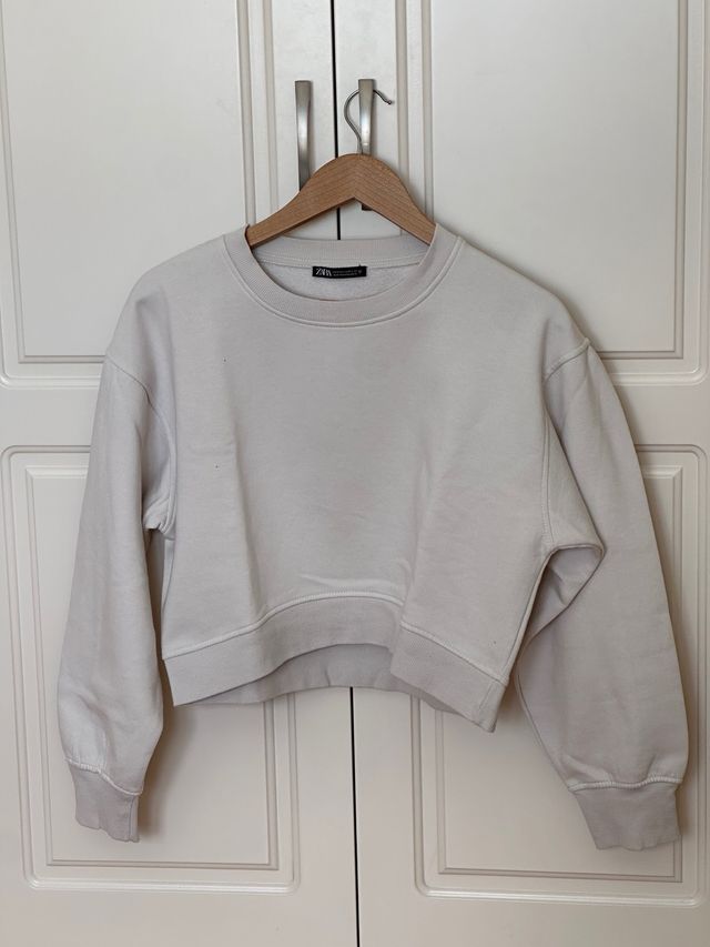 Sudadera Zara beige cropped