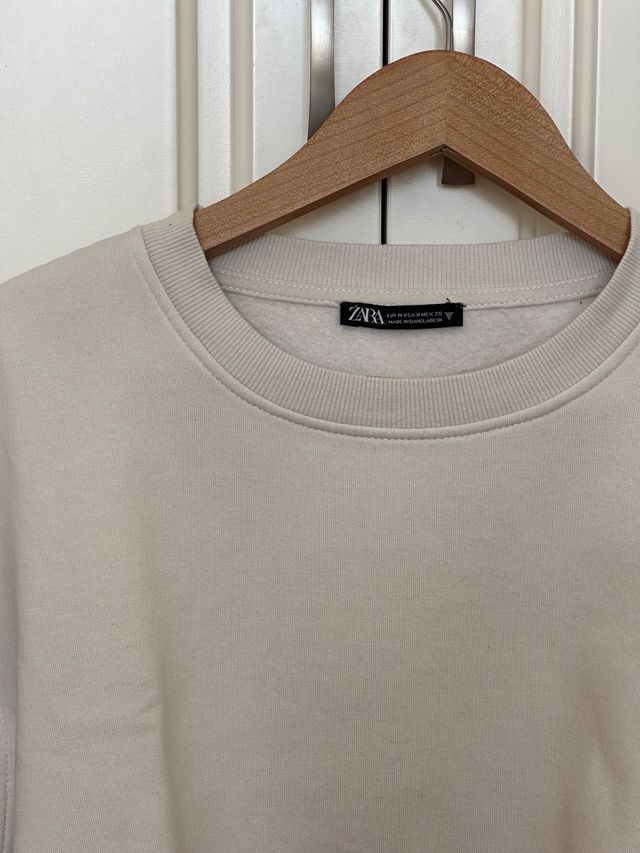 Sudadera Zara beige cropped