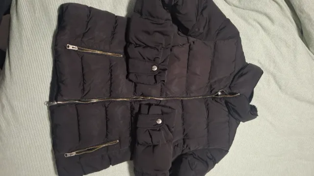 Abrigo negro acolchado