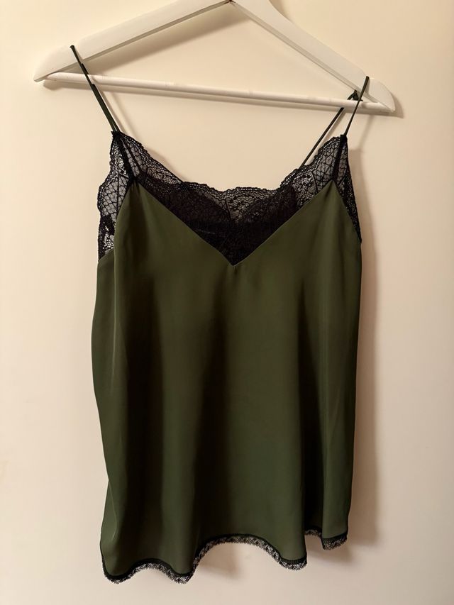 Top lencero verde con encaje negro