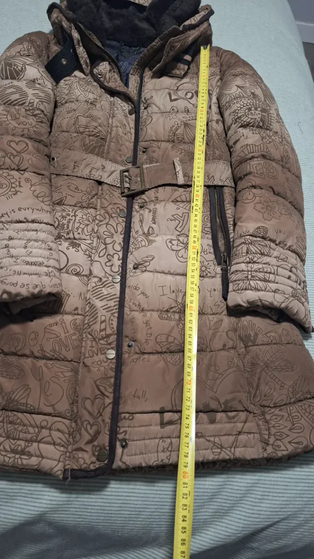 Abrigo estampado beige y marrón