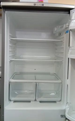 Nevera plateada Indesit