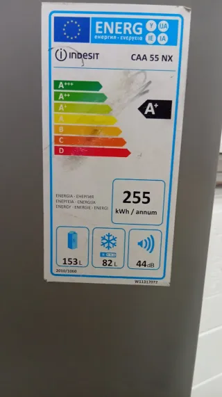 Nevera plateada Indesit