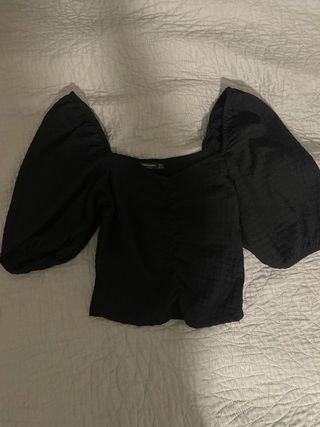 Top negro manga abullonada
