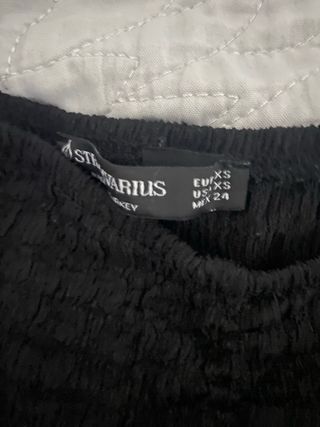 Top negro manga abullonada