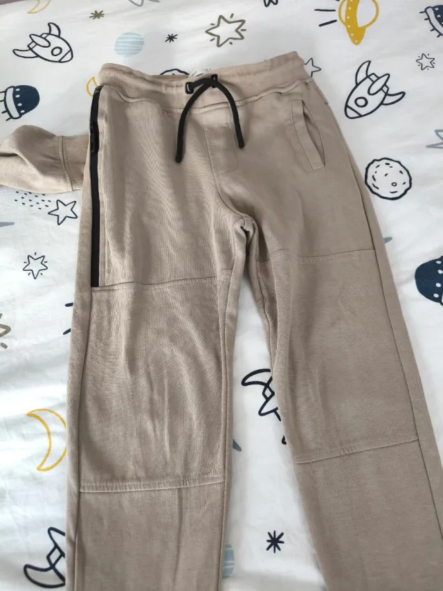 Chándal Zara niño marrón talla 120cm