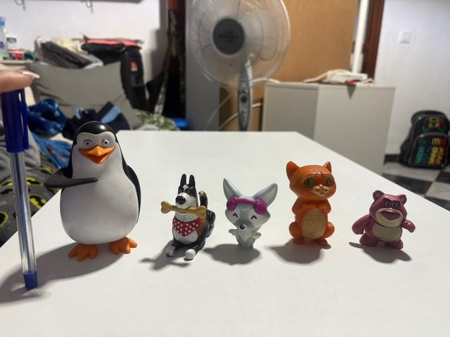 Figuras de colección variadas