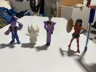 Figuras de colección variadas