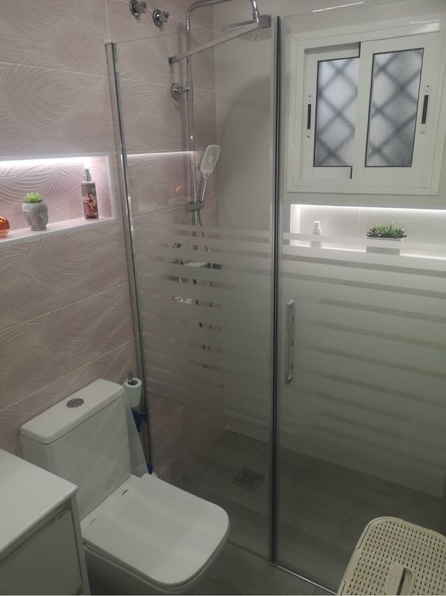 Mampara de ducha de cristal y metal