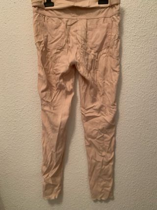 Pantalones elásticos rosas con perlas