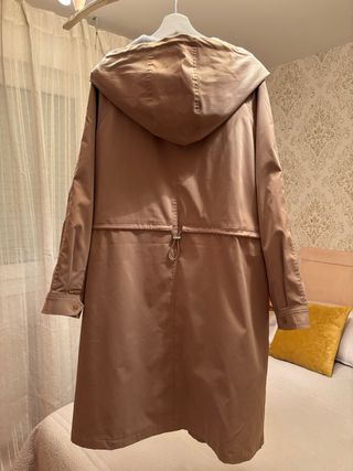 Gabardina Beige con Capucha