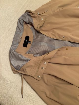 Gabardina Beige con Capucha