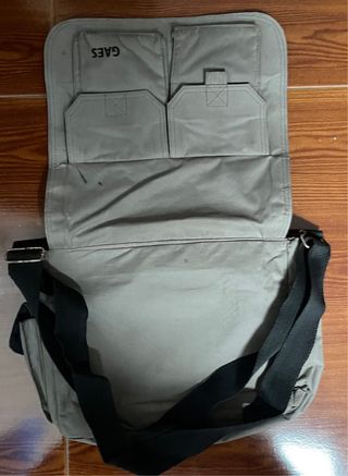 Bandolera/Mochila GAES Gris y Negra