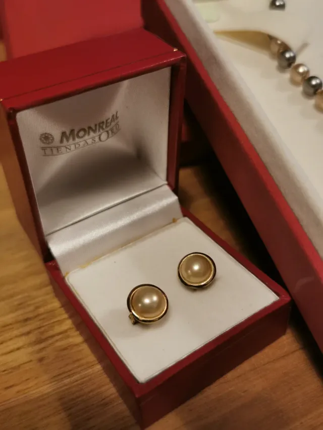 Conjunto de Collar y pendientes Majorica