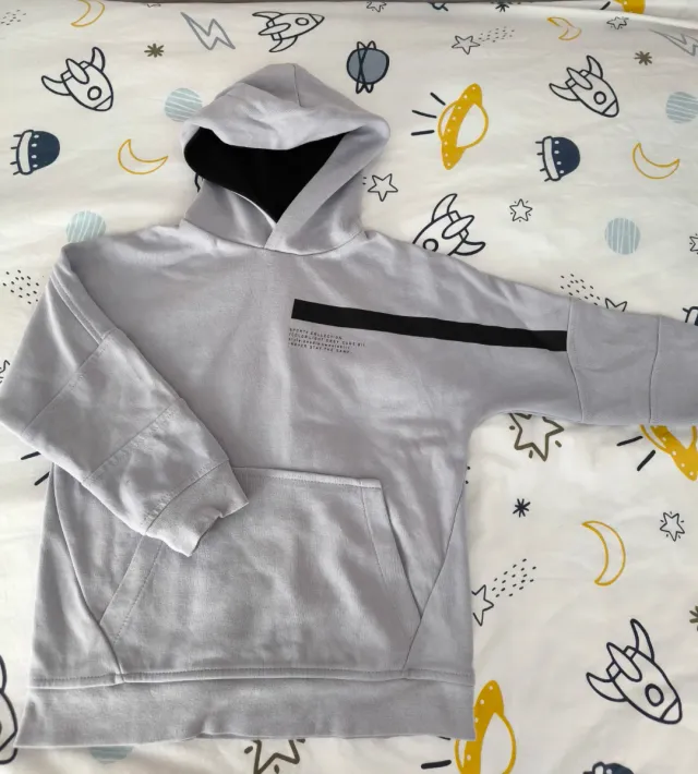 Sudadera gris con capucha niño Zara talla 116