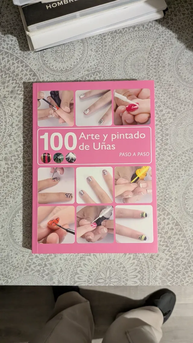 100 Arte y Pintado de Uñas (Spanish Edition)