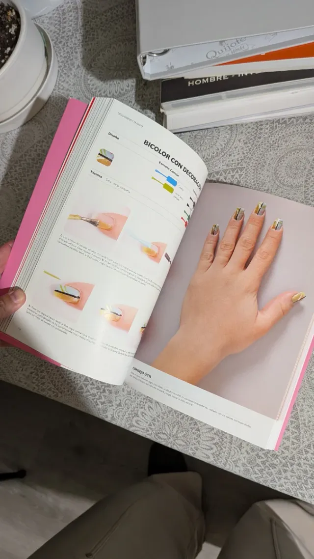 100 Arte y Pintado de Uñas (Spanish Edition)