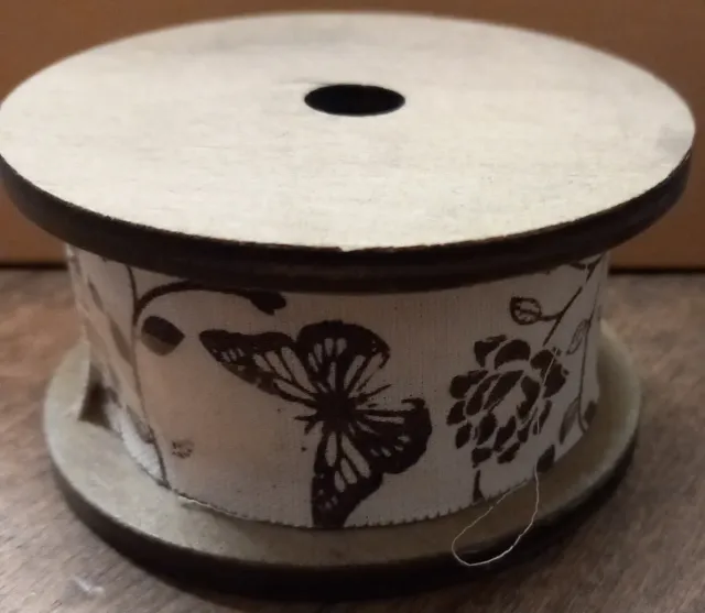 Cinta decorativa con mariposas y flores