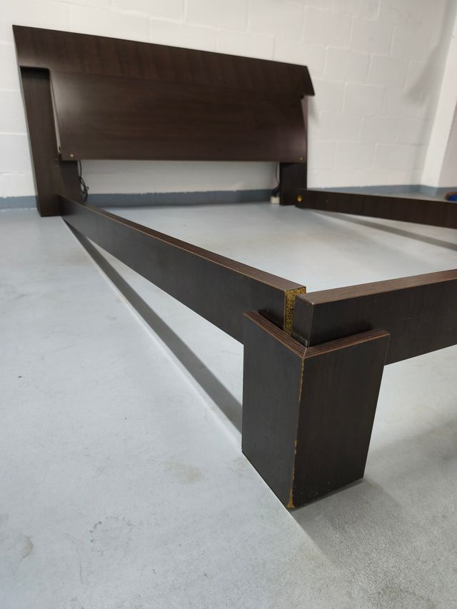 Estructura Cama Wengué con Cabecero