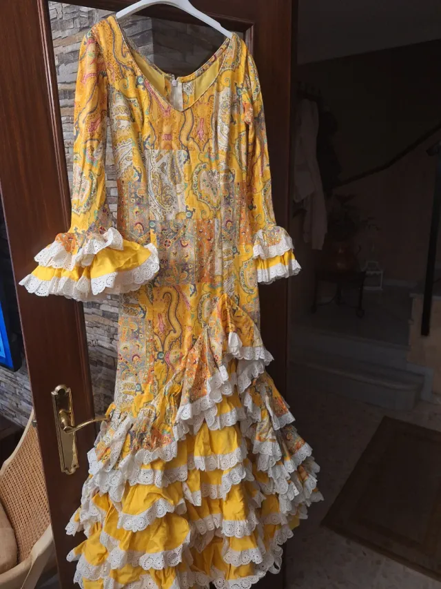 Vestido Flamenca Luisa Pérez Amarillo