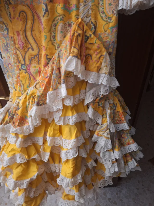 Vestido Flamenca Luisa Pérez Amarillo