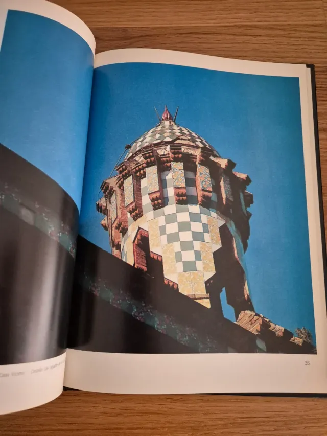 Gaudí: El seu temps i la seva obra (Catalan Ed...