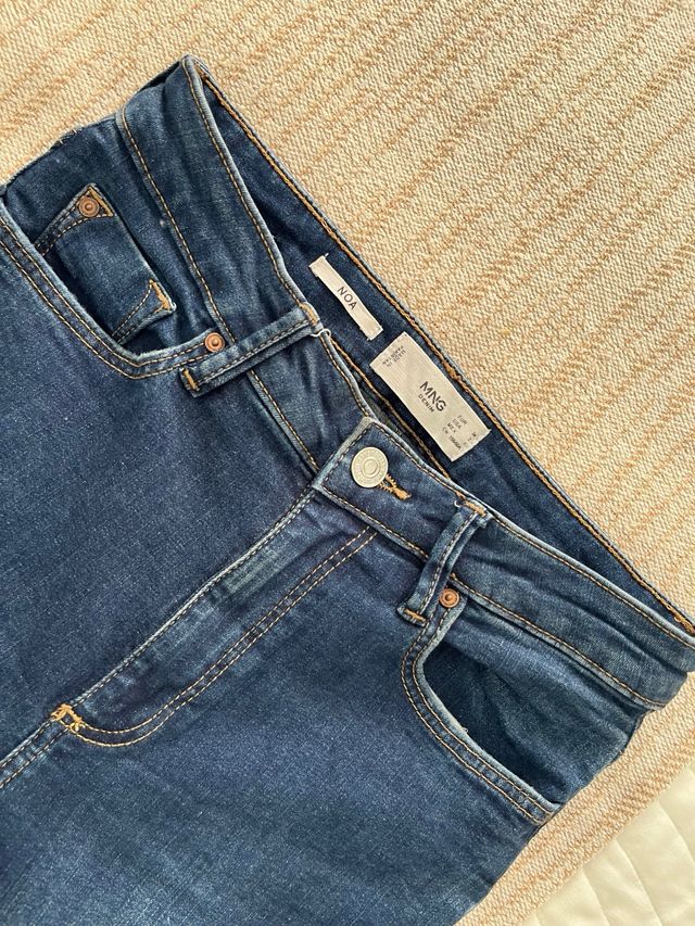 Pantalón vaquero Mango.