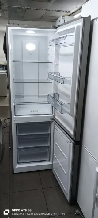 NEVERA COMBI QILIVE FREEZER ENERGÍA A+
