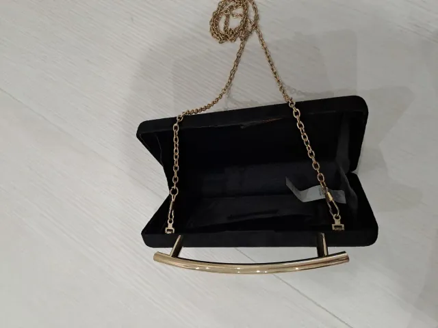 Bolso de fiesta negro y dorado