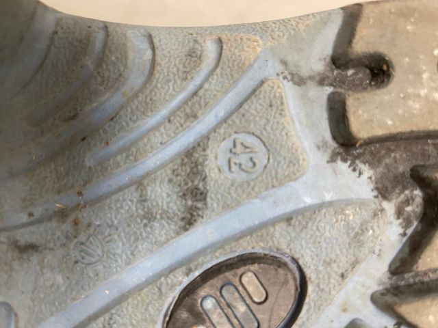 Botas de seguridad negras y azules