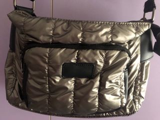 Bolso metalizado negro y plateado