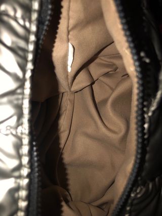 Bolso metalizado negro y plateado