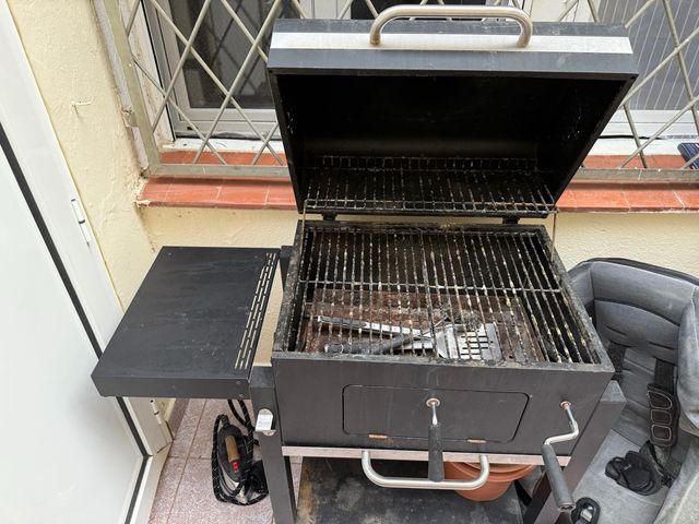 Barbacoa de carbón negra