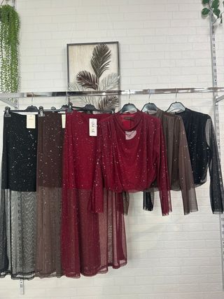 Falda larga de tul negro con brillo