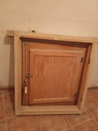 Marco de ventana rústico de madera