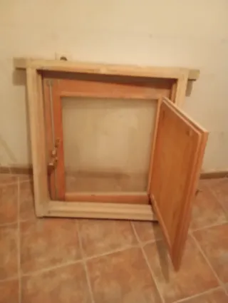 Marco de ventana rústico de madera