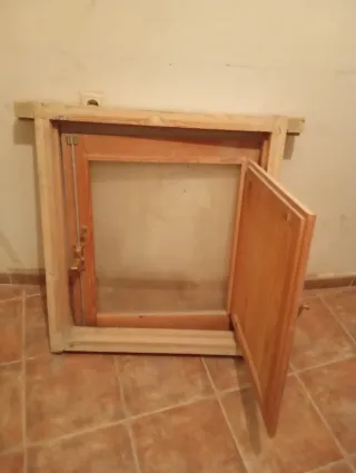 Marco de ventana rústico de madera