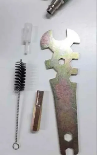 LOTE DE LIJADORA Y PISTOLA DE PINTAR NUEVOS