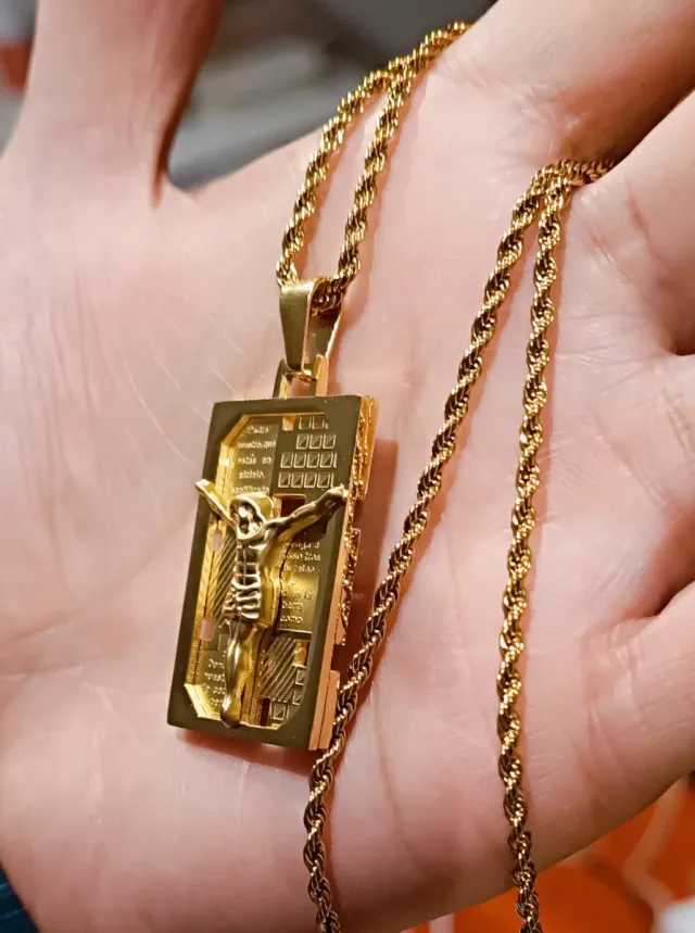 Colgante Cristo Padre Nuestro Acero Dorado