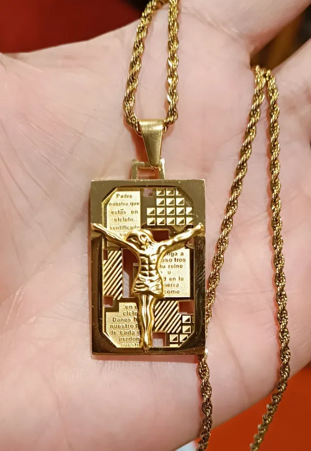 Colgante Cristo Padre Nuestro Acero Dorado